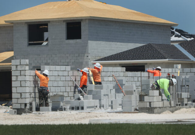 Trabalhadores do Campeonato da Flórida "como empresa de construção falhou

