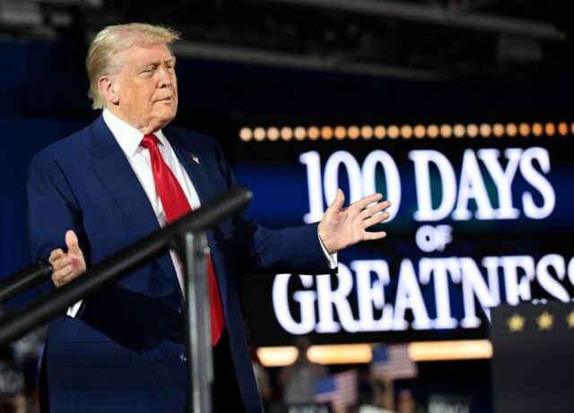 Tribunal bloqueia Trump de impor tarifas extensas

