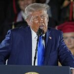 O presidente Donald Trump anunciou que paga o status de isento do imposto de Harvard