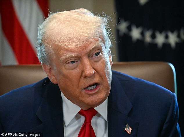 Trump lança as tarifas incapacitantes na Europa "muito complexa" na Donald Trump ameaça novas tarifas incapacitantes para a União Europeia após negociações de negócios sul