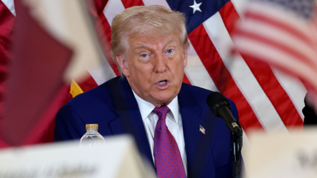 Trump para perder entrevistas pacíficas da Rússia e Ucrânia, chama Gelskyy de "o maior varejista, talvez na história"

