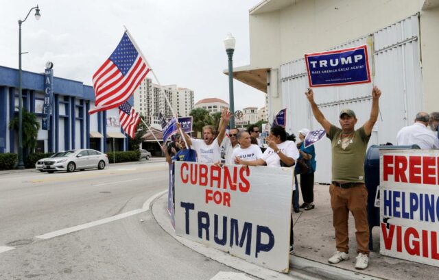 Trump rotula seus oponentes como "comunistas", um termo que carrega a bagagem da história americana.



