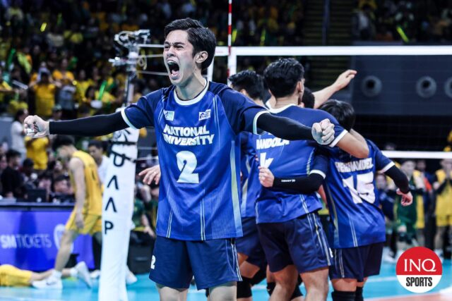 Greg Ancheta, da Nu Bulldogs, a final da 87 de vôlei masculino da UAAP contra a FEU Tamaraws.