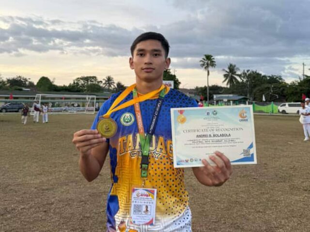 Palarong Pambans Stastdout Andrei Bolabola de Surigao del Sur jogará para nenhum time de vôlei masculino no UAAP