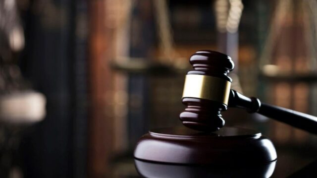 Um homem em meio mês implora para ameaçar matar associados Um homem em meio mês implora para ameaçar matar associados na fazenda onde ocorreu um tiroteio em massa