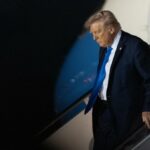 Um juiz bloqueia a ordem executiva de Trump, que tem como alvo os escritórios de advocacia de elite, causando um golpe sério nas campanhas de retribuição de Trump