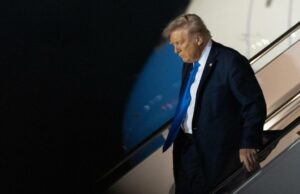 Um juiz bloqueia a ordem executiva de Trump, que tem como alvo os escritórios de advocacia de elite, causando um golpe sério nas campanhas de retribuição de Trump Um juiz bloqueia a ordem executiva de Trump, que tem como alvo os escritórios de advocacia de elite, causando um golpe sério nas campanhas de retribuição de Trump