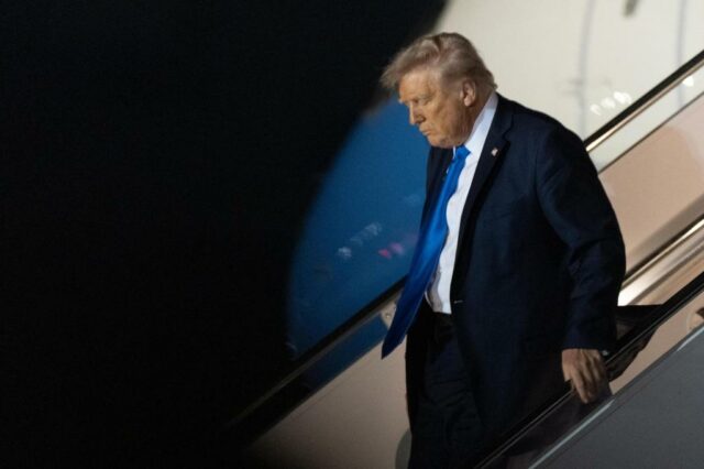 Um juiz bloqueia a ordem executiva de Trump, que tem como alvo os escritórios de advocacia de elite, causando um golpe sério nas campanhas de retribuição de Trump



