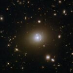 Telescópio Hubble em um trabalho ao redor da terra no espaço