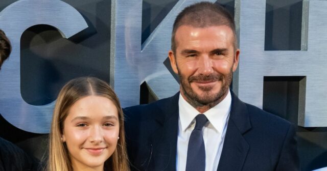 Harper Beckham faz maquiagem do pai David Beckham