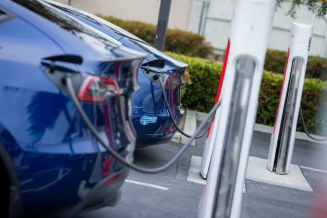 Vendas de venda da Tesla no meio da Europa

