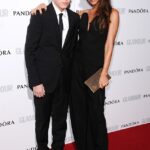 Victoria levou o Brooklyn como seu encontro ao Glamour Awards 2013 e brilhou como ele era o homem mais bonito da sala