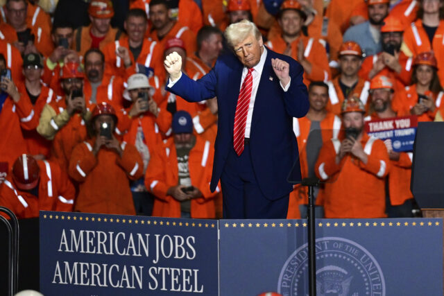 Vídeos de pessoas 'iniciantes antes' de Trump Rally Interrogate

