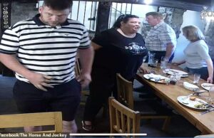 Vire Peter e Ann McGirr desfrutaram de um tapa com seus filhos adultos Peter Jr e Carol em um cavalo e jóquei no distrito de Peak em julho do ano passado