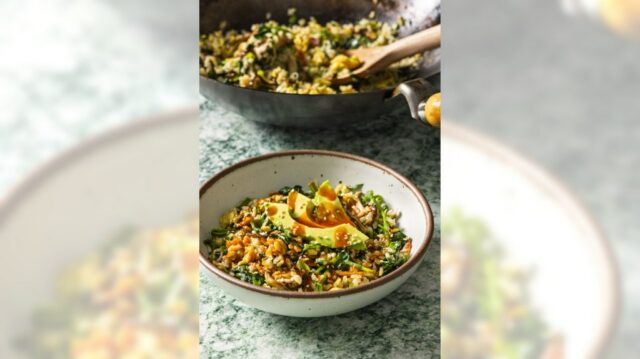 Você quer algo diferente para o café da manhã? Experimente o arroz frito

