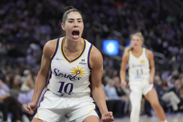 WNBA KELSEY PLUM LOS ANGELES JUNIORS GOLDE STATE VALQUIRIES
