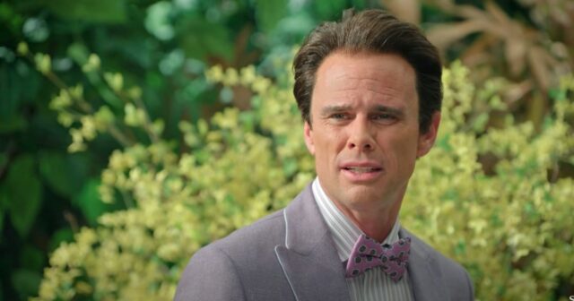 Walton Goggins está incompleto com seu pequeno sapato de bebê desaparecido.