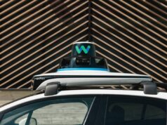 Waymo inicia testes autônomos na Filadélfia top of Waymo car, showing equipment on roof