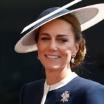 15 vestidos azuis marinhos e brancos que o estilo náutico náutico de Kate Middleton