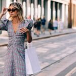 16 Vestidos maxi derivados que habilmente escondem o inchaço, de US $ 19