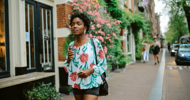 19 blusas românticas altas que você verá em todos os lugares nesta primavera

