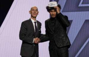 2025 NBA Draft: San Antonio Spurs Adicionar Dylan Harper ao número 2 Dylan Harper posou para uma foto com o comissário da NBA Adam Silver depois de ser selecionado pelo San Antonio Spurs na primeira rodada do Draft de Basquete da NBA em Nova York na quarta -feira, 25 de junho de 2025.