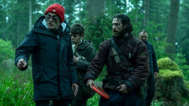 Aaron Taylor-Johnson e Alfie Williams atropelam a água 