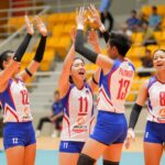 Infelizmente, as mulheres Pilipinas comemoram um ponto durante as semifinais da Copa das Nações AVC contra a China Taipei. As Filipinas chegaram às finais.