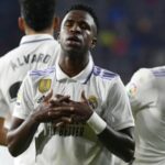 4 Os apoiadores do Atlético foram condenados a ações racistas contra Vinicius