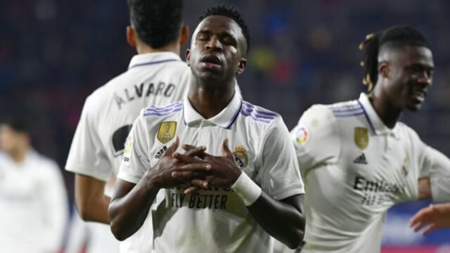 4 Os apoiadores do Atlético foram condenados a ações racistas contra Vinicius

