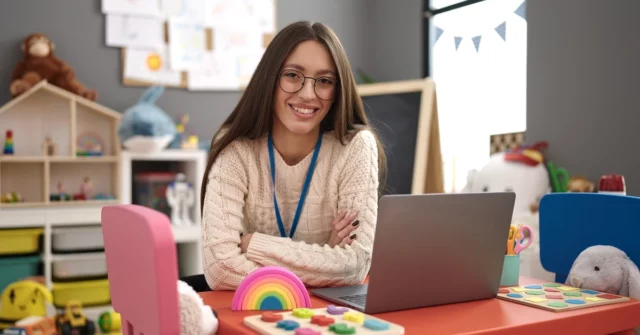 6366 Zlotys para laptops para professores de jardim de infância. Como usar o suporte?

