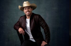 7 Awesome Bay Area Things que podem ser feitas neste fim de semana de 27 a 29 de junho Esta foto publicada pela Apple TV+ mostra Damson Idris como Joshua Pearce, esquerda e Brad Pitt como Sonny Hayes em uma cena de