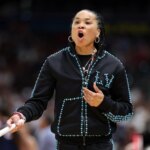 8x NBA All-Star Heaps Dawn Staley's Elogio ao basquete 'puro' para a Carolina do Sul: "O jogo teve que ser jogado"