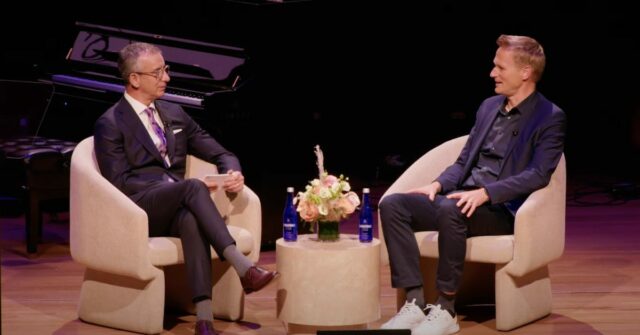 A Apple Music Chief afirma que "música é arte", descreve o nível livre do Spotify como um erro terrível para a indústria

