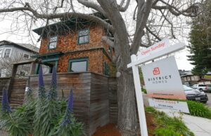 A Bay Area tem mais casas à venda do que na primavera passada. Mas onde estão os compradores? A Bay Area tem mais casas à venda do que na primavera passada. Mas onde estão os compradores?