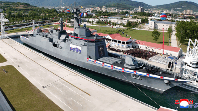 A Coréia do Norte representa um navio de guerra que sofreu uma falha embaraçosa durante o início inicial

