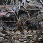 A Embaixada dos EUA em Israel diz aos funcionários do governo, famílias para se proteger no meio do Irã greves