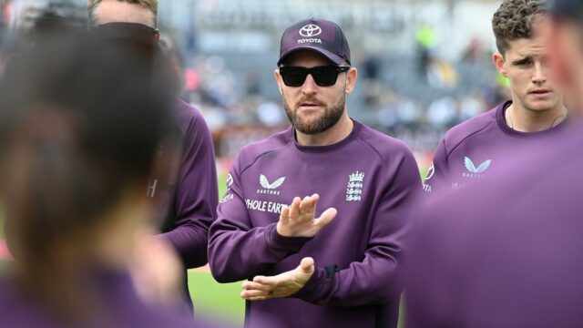 A Inglaterra será testada contra a Índia "preparada", diz o treinador McCulum

