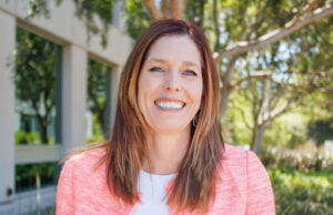 A agência competitiva de ajuda para as crianças nomeia o novo diretor no condado de Santa Clara A agência competitiva de ajuda para as crianças nomeia o novo diretor no condado de Santa Clara