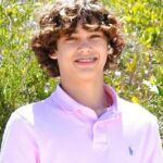Joshua Blackledge, 16, (foto) morreu em 18 de março em casa em Newport, Carolina do Norte, depois de sofrer um tiro na cabeça, revelaram documentos obtidos pela US Weekly. As autoridades decidiram que ele morreu de suicídio