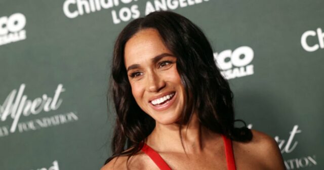 A aparência do Weekender de Meghan Markle está marcada em US $ 36

