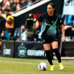 A aparência rápida de Lilly Reale, como Gotham FC Star, a tem na mistura USWNT