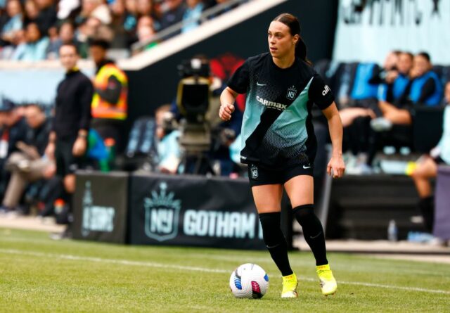 A aparência rápida de Lilly Reale, como Gotham FC Star, a tem na mistura USWNT

