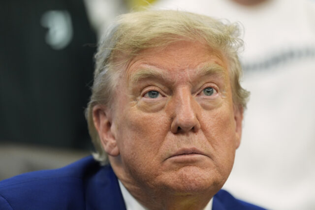 A avaliação de aprovação de Donald Trump está de volta

