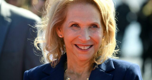 A cadeira da Paramount Shari Redstone foi diagnosticada com câncer de tireóide

