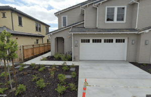 A casa de três quartos é vendida por US $ 1,7 milhão em Palo Alto 1635 Amherst Court - Google Street View