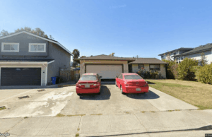 A casa de três quartos vende US $ 1,6 milhão em Fremont 48465 Ursa Drive - Google Street View