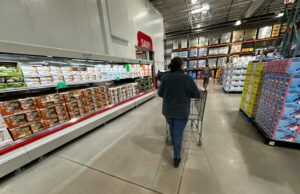 A economia dos EUA encolheu 0,5%entre janeiro e março, pior que 2 estimativas anteriores mostraram A economia dos EUA encolheu 0,5%entre janeiro e março, pior que 2 estimativas anteriores mostraram