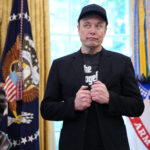 A entrevista de Mong Musk está saindo do Rails quando perguntados sobre as políticas de Trump