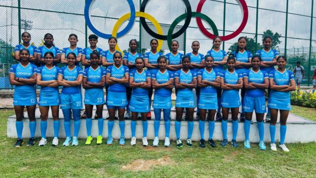 A equipe de hóquei júnior indiana celebra uma segunda vitória consecutiva contra a Bélgica

